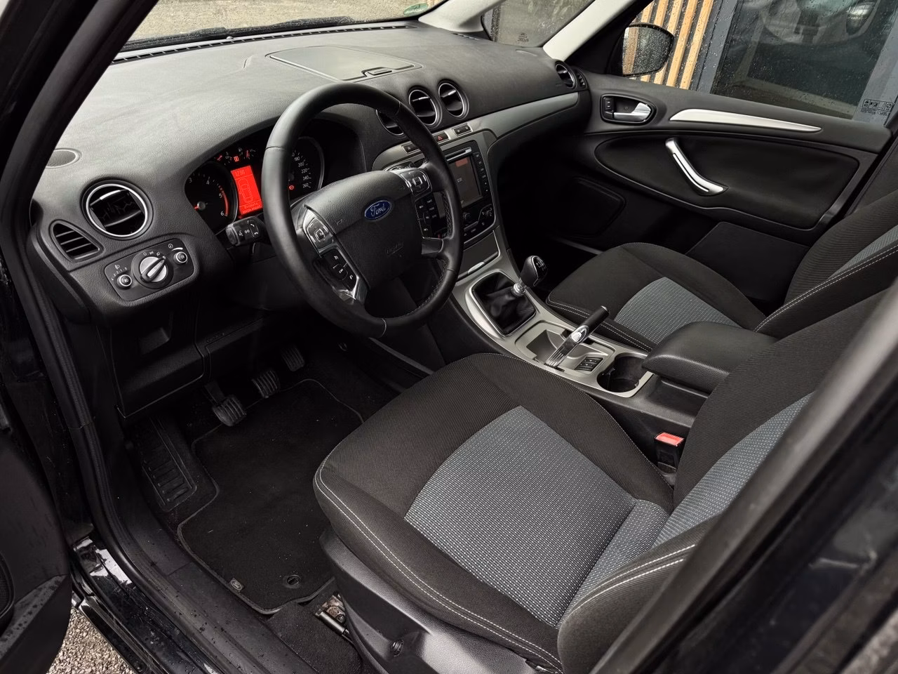 Ford Galaxy фото 6