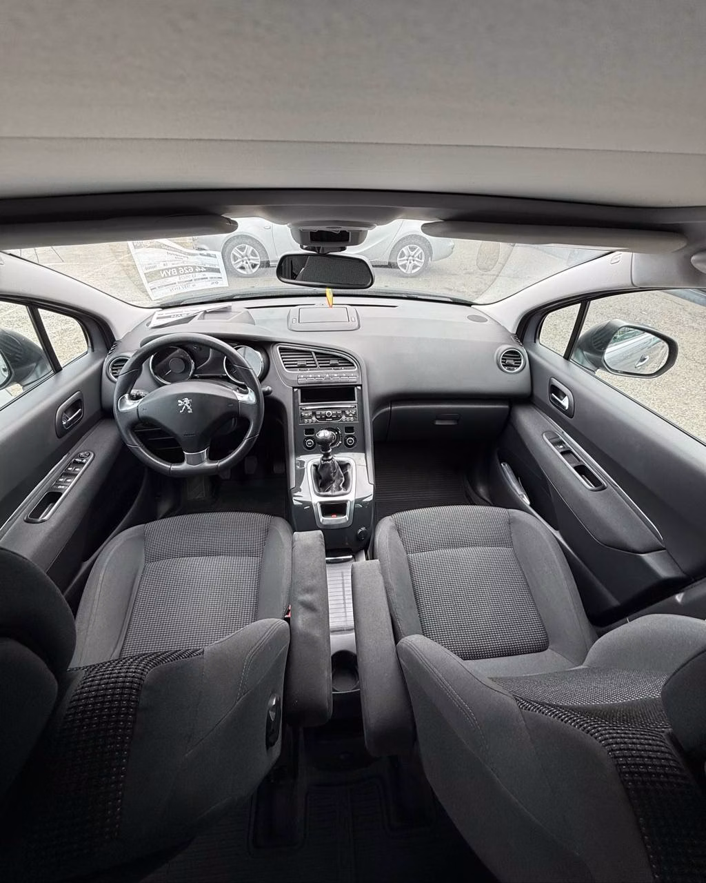 Peugeot 5008 фото 9