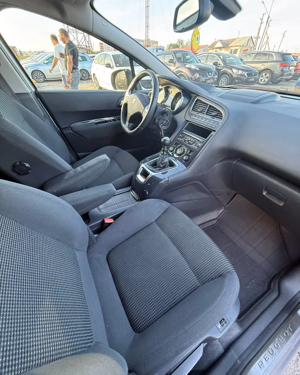 Peugeot 5008 фото 13