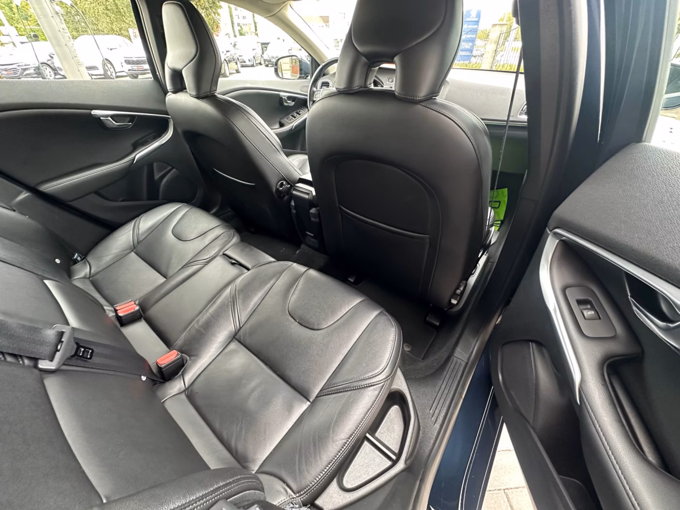 Volvo V40 фото 11