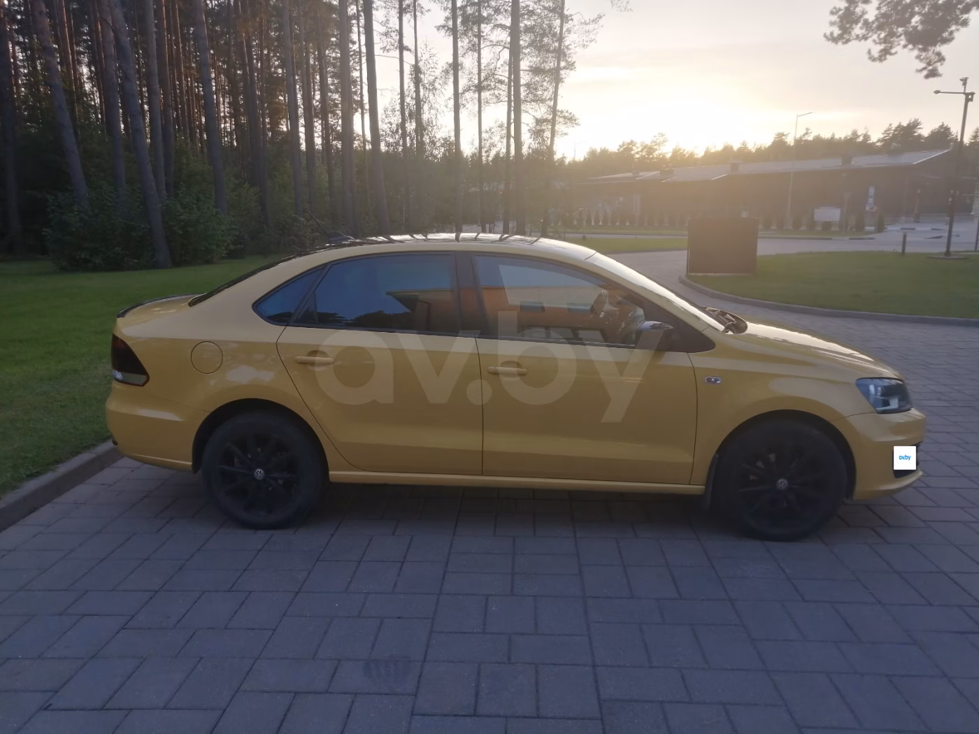 Volkswagen Polo Sedan фото 2
