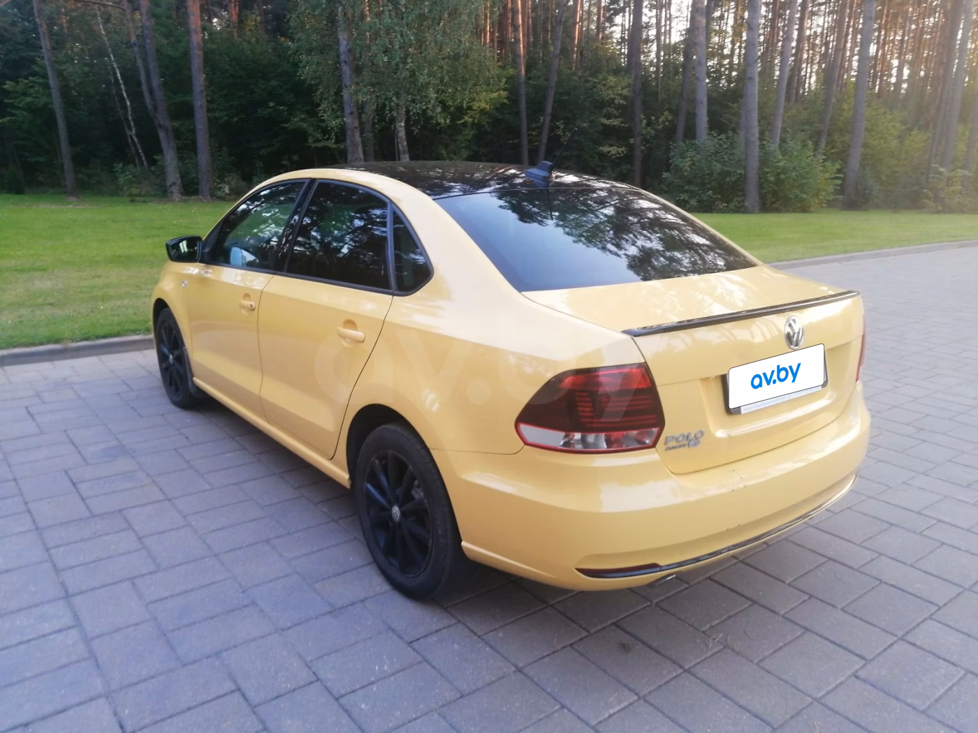 Volkswagen Polo Sedan фото 3