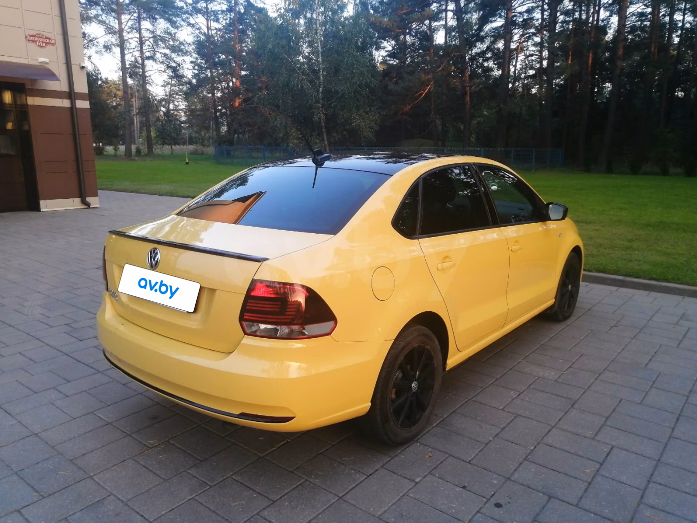 Volkswagen Polo Sedan фото 5