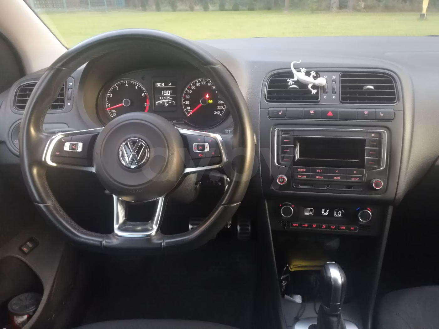 Volkswagen Polo Sedan фото 9
