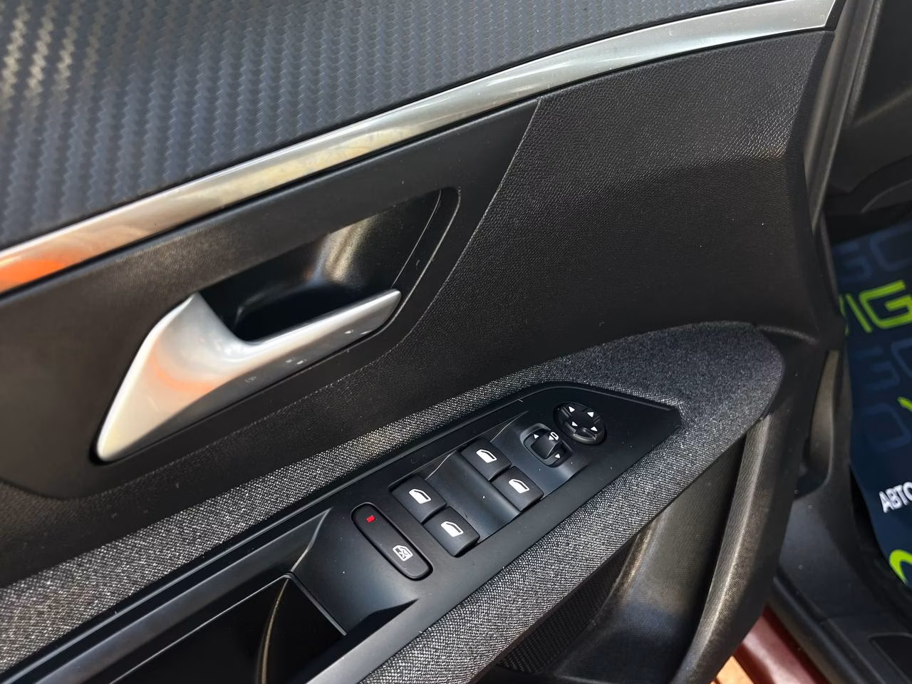 Peugeot 5008 фото 8