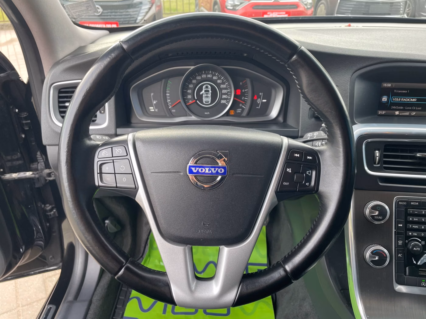 Volvo V60 фото 11