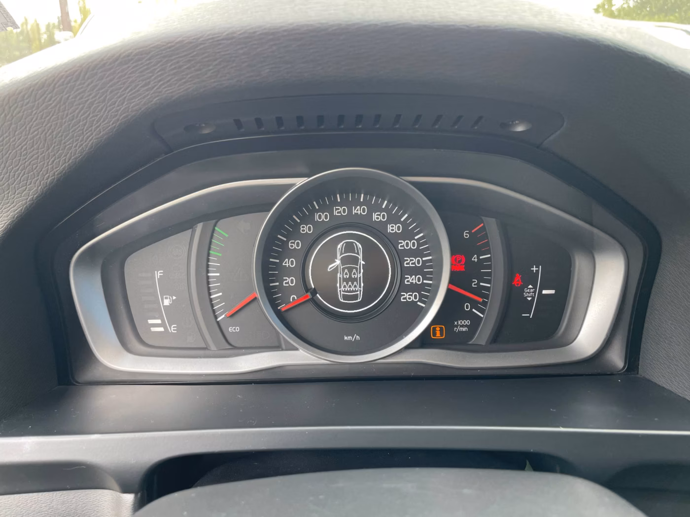 Volvo V60 фото 12