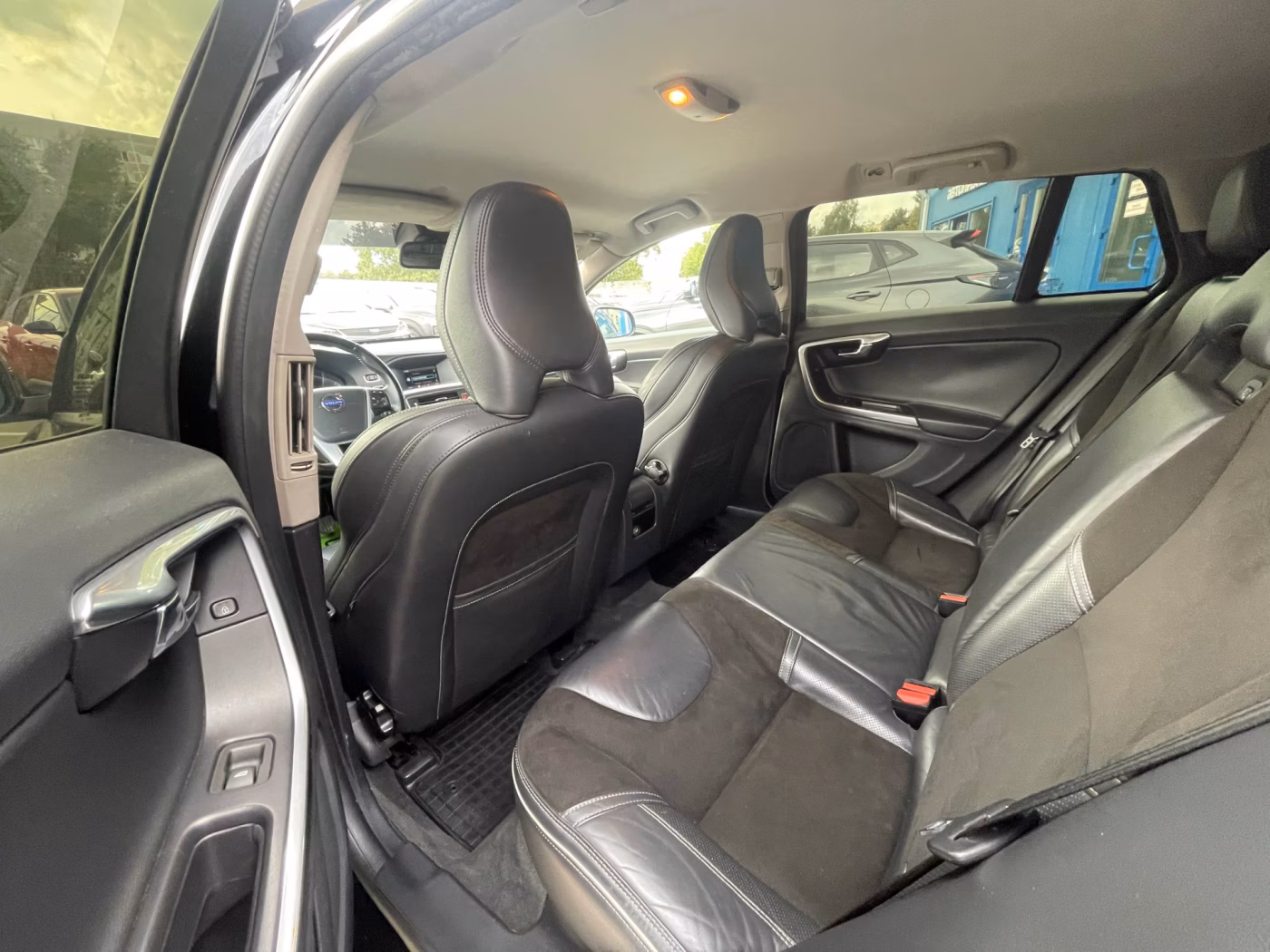 Volvo V60 фото 15
