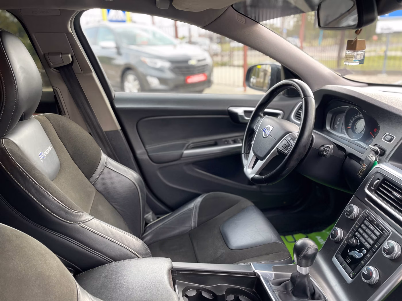 Volvo V60 фото 18