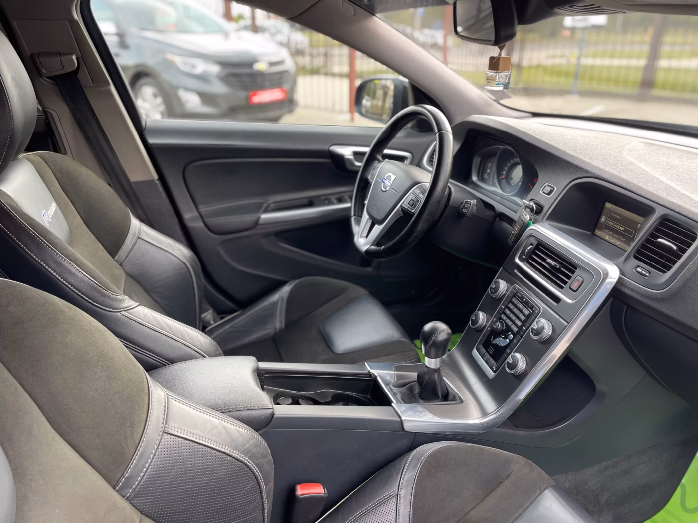 Volvo V60 фото 19