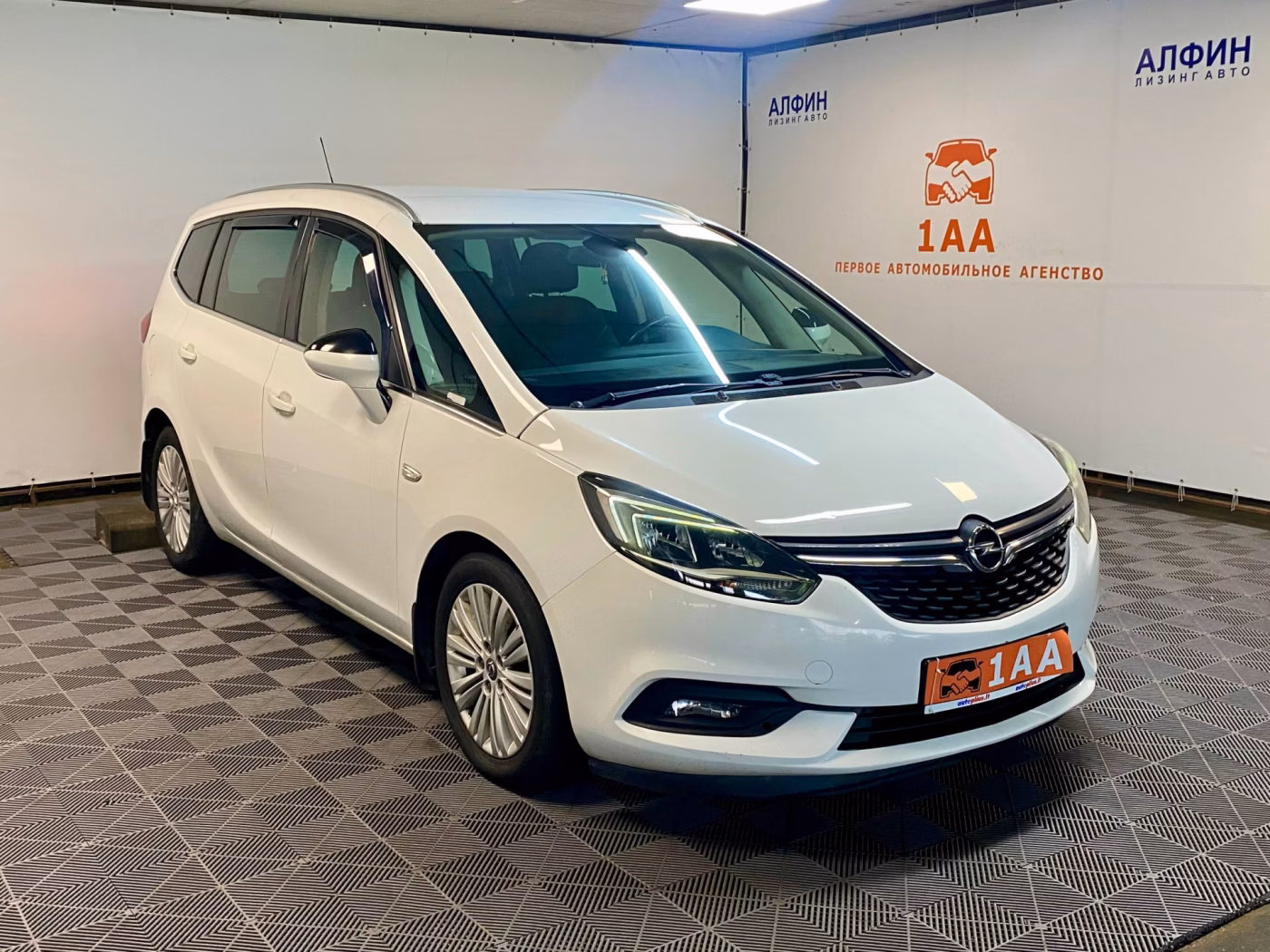 Opel Zafira фото 2