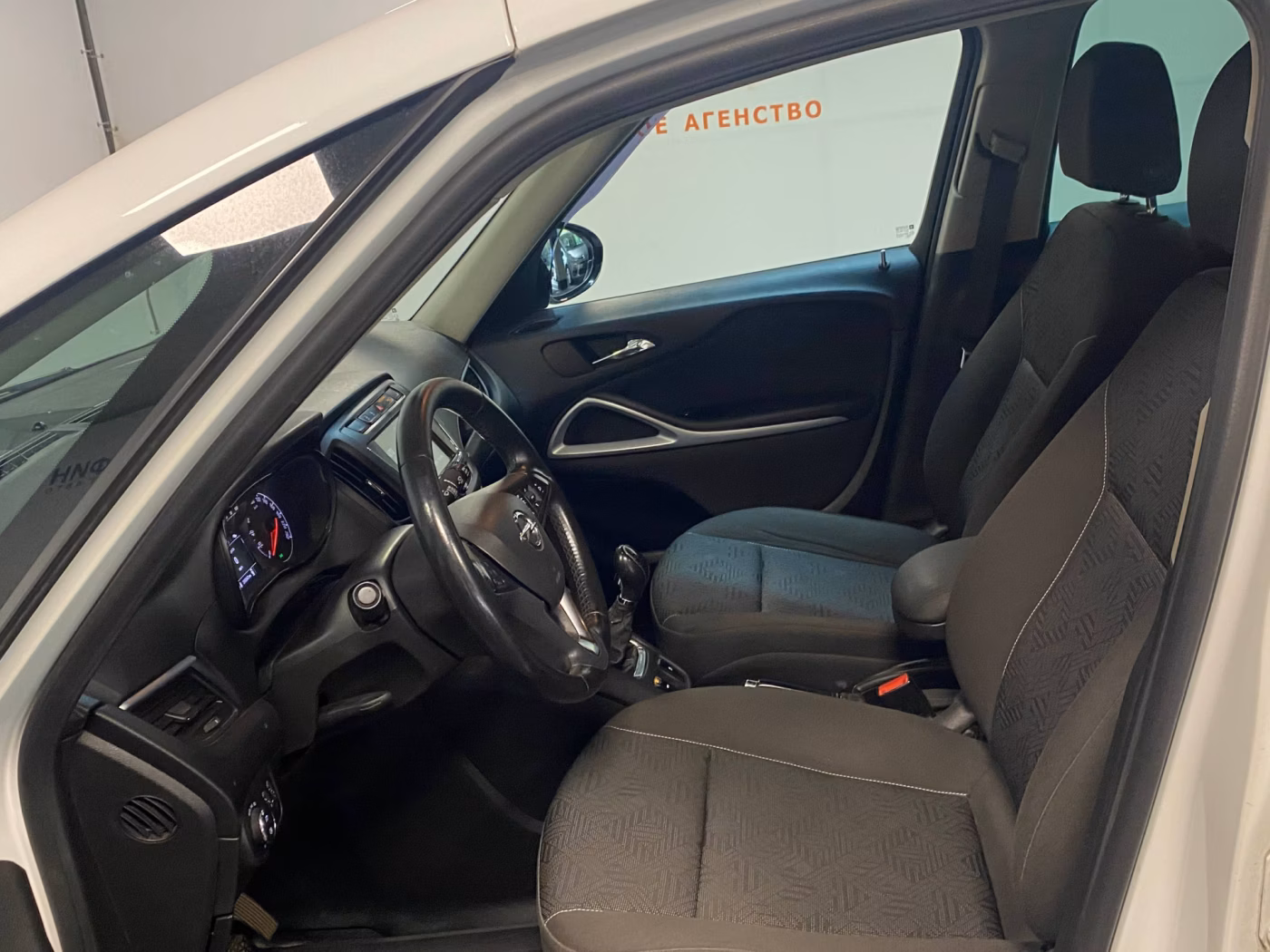 Opel Zafira фото 5