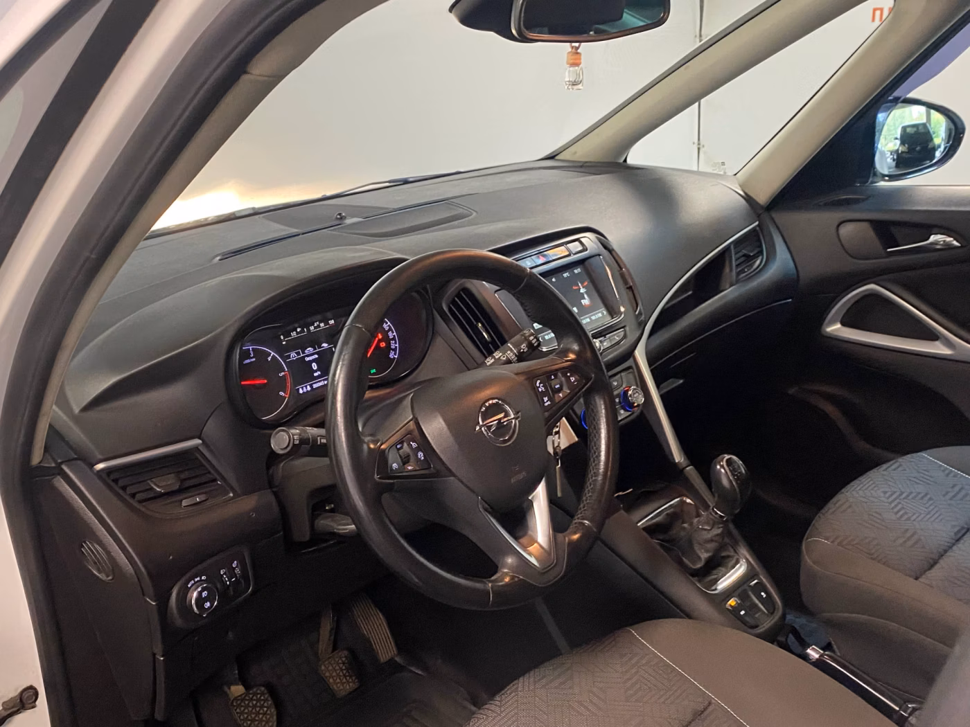 Opel Zafira фото 7