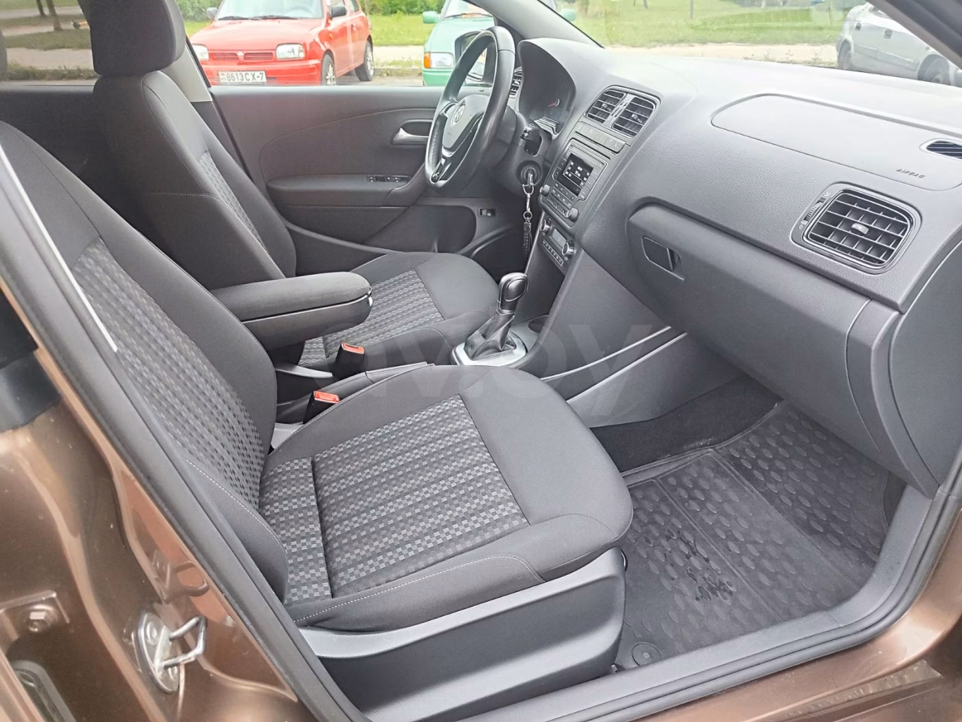 Volkswagen Polo Sedan фото 12