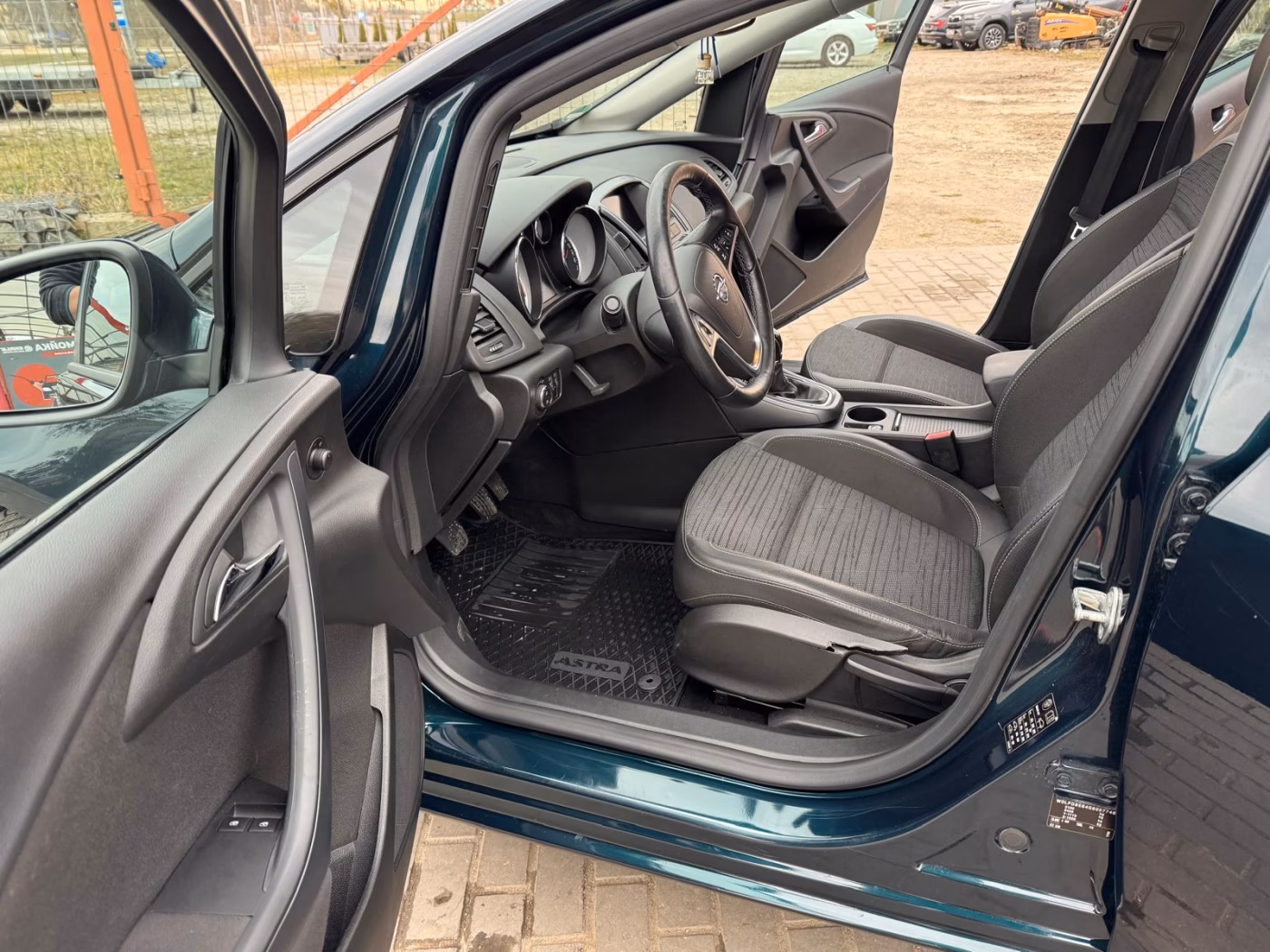 Opel Astra фото 9