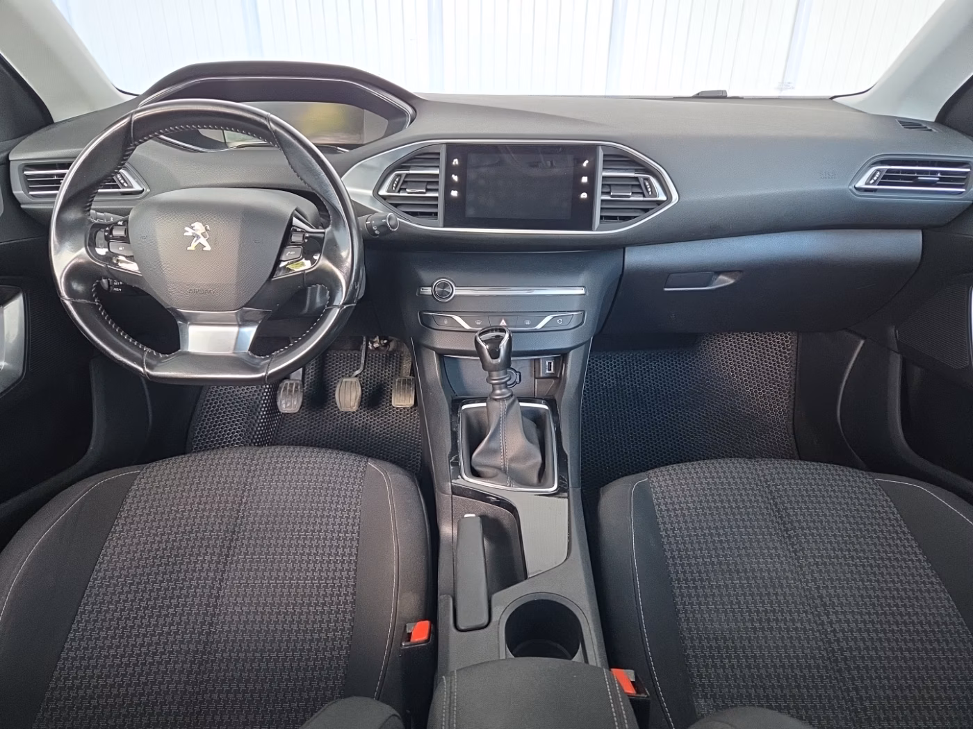 Peugeot 308 фото 9