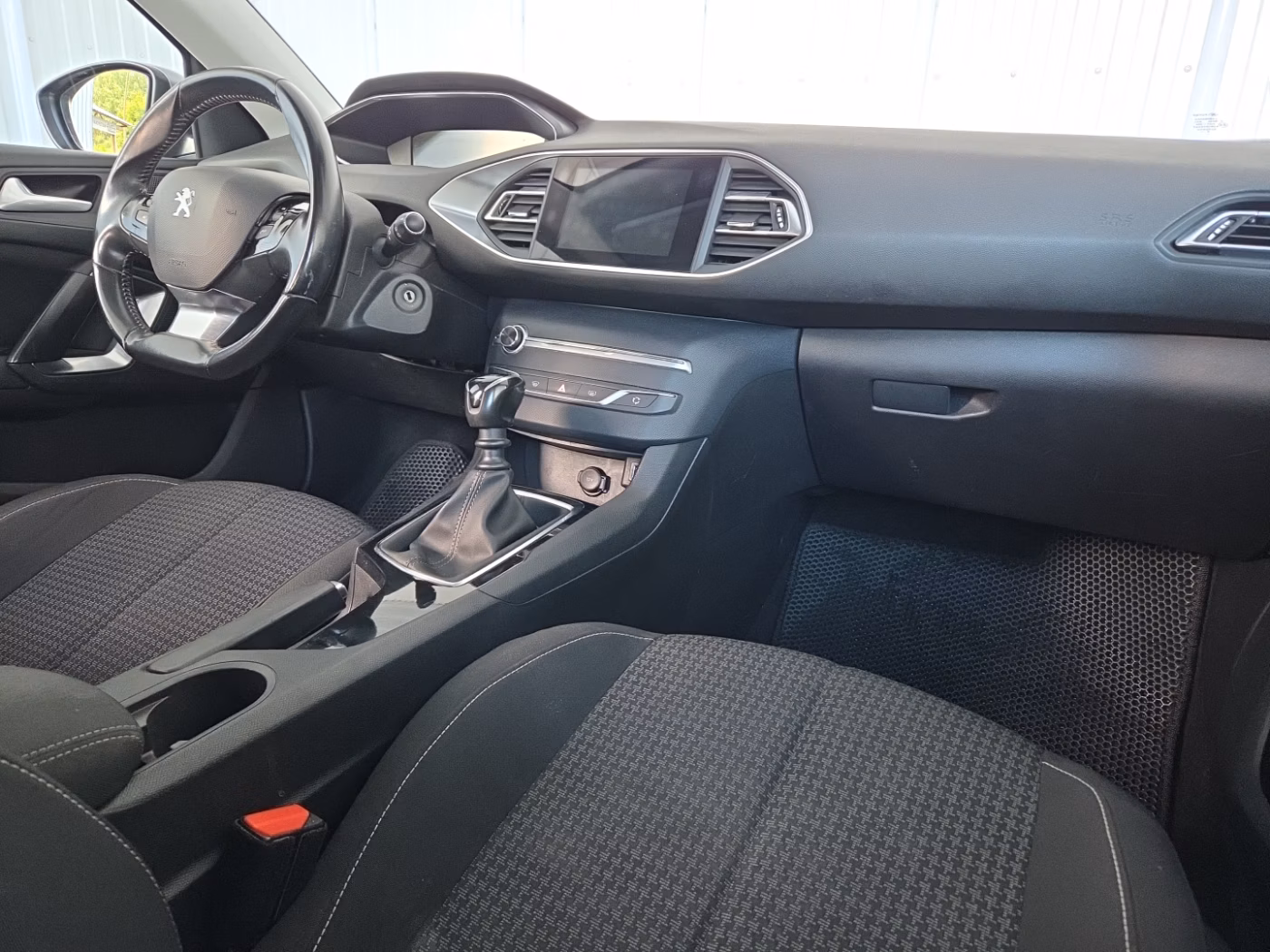 Peugeot 308 фото 10