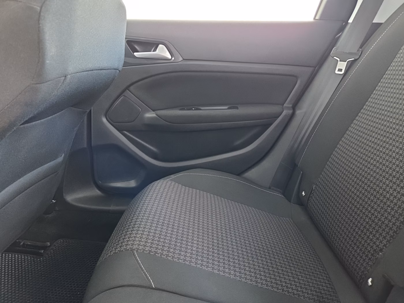 Peugeot 308 фото 12