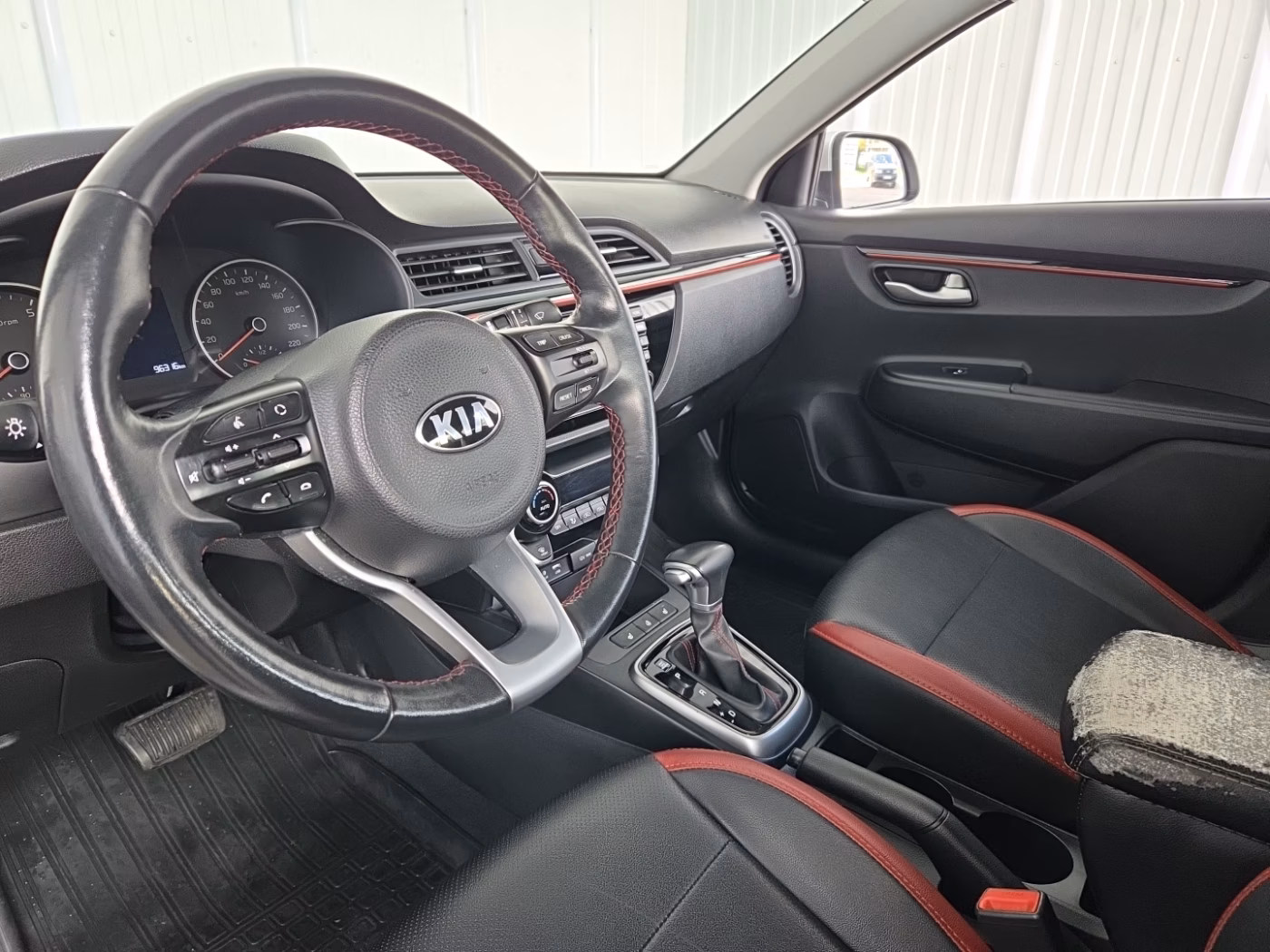 Kia Rio фото 12