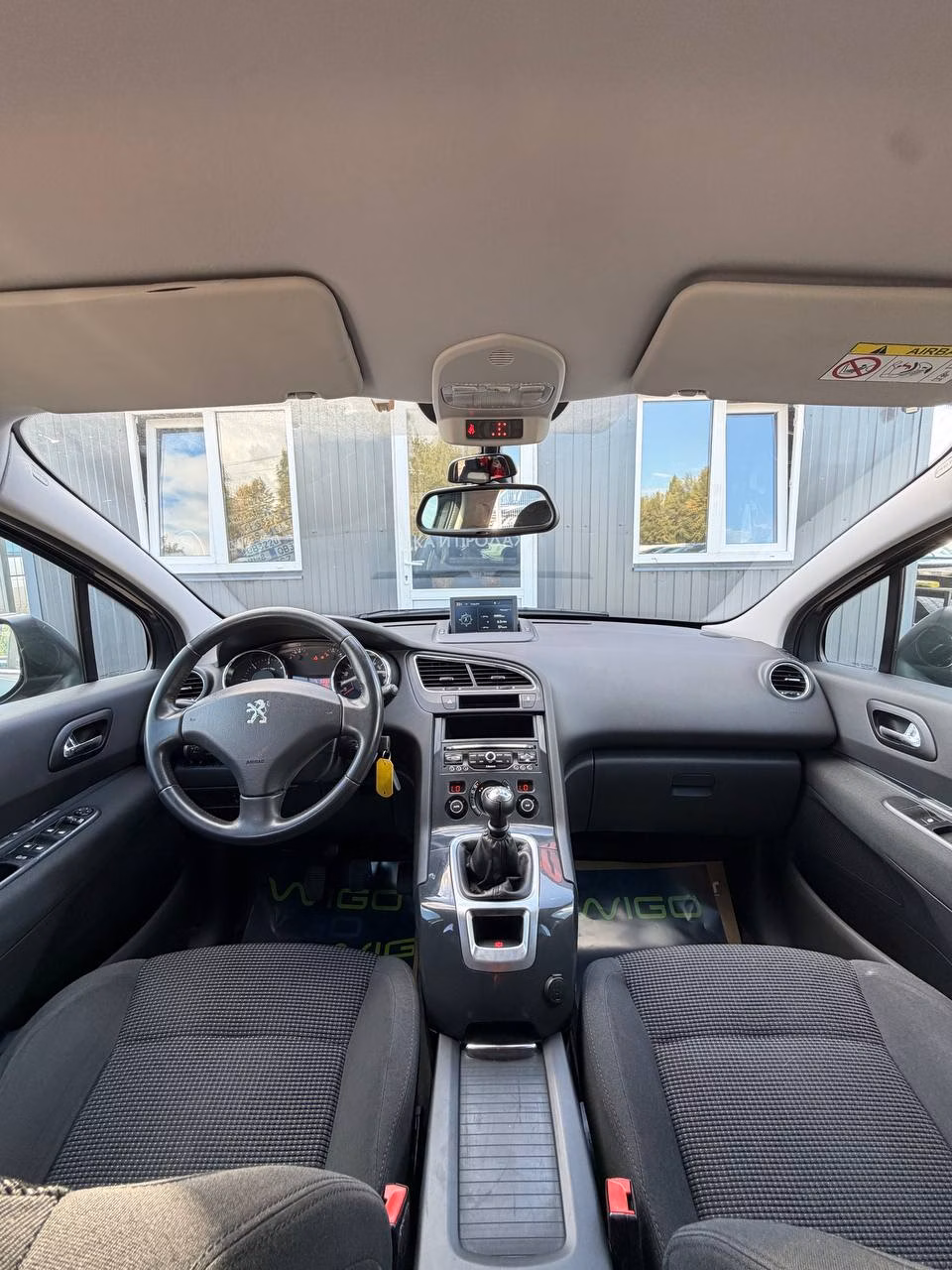 Peugeot 5008 фото 10