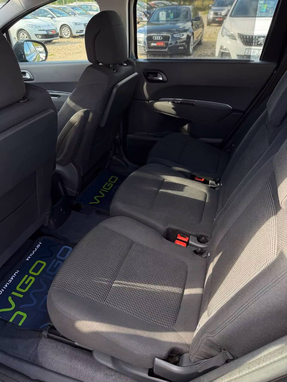 Peugeot 5008 фото 11