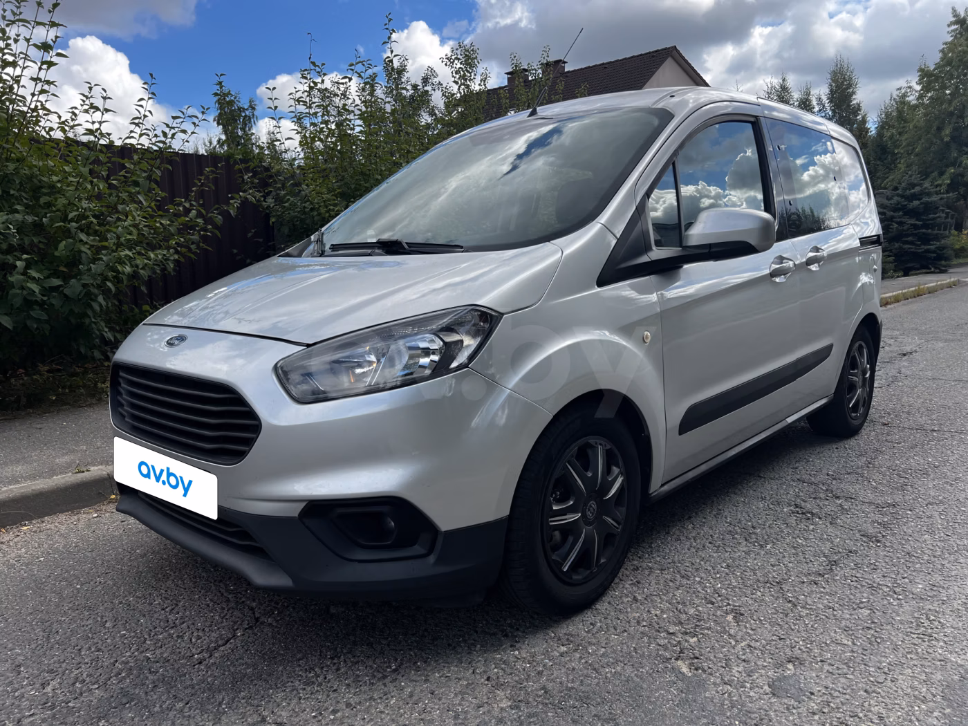 Ford Transit Courier фото 3