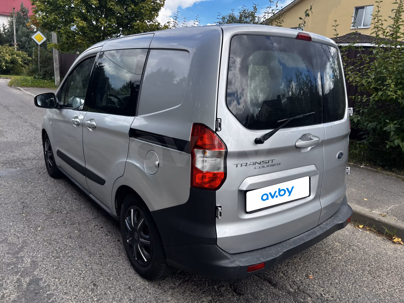 Ford Transit Courier фото 5