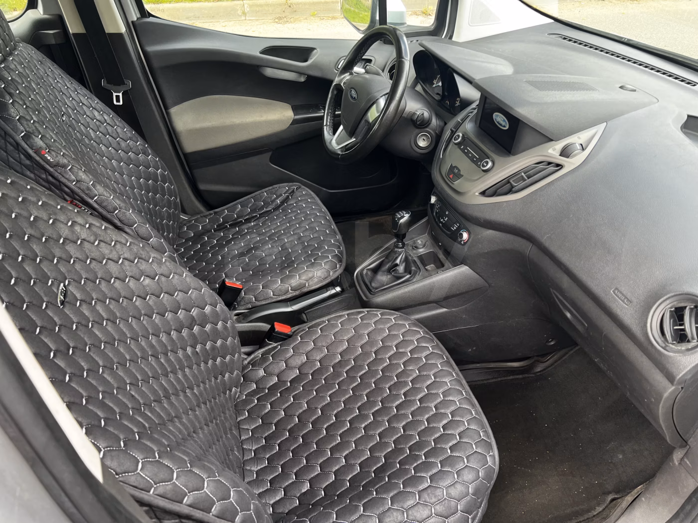 Ford Transit Courier фото 7