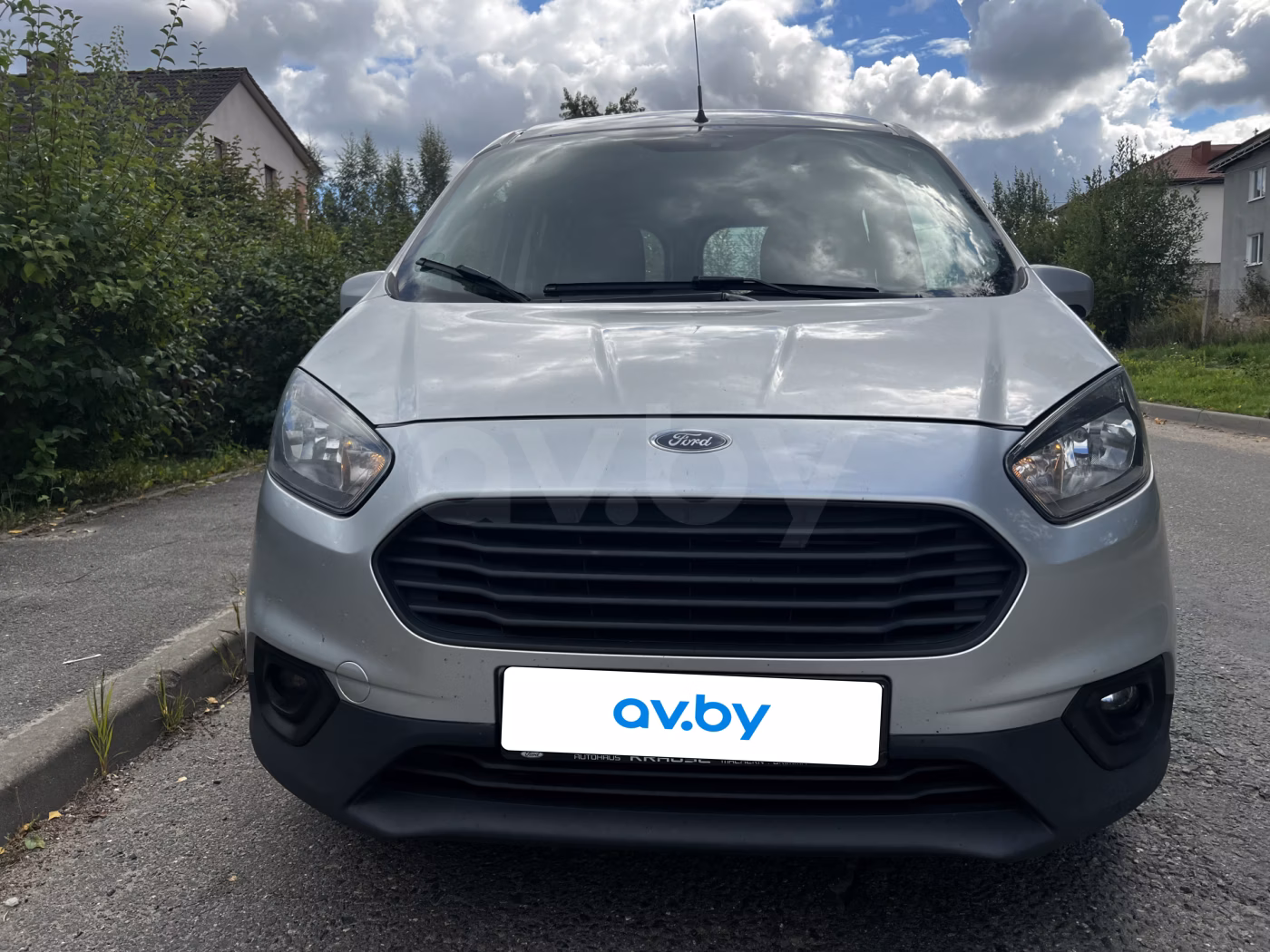 Ford Transit Courier фото 8