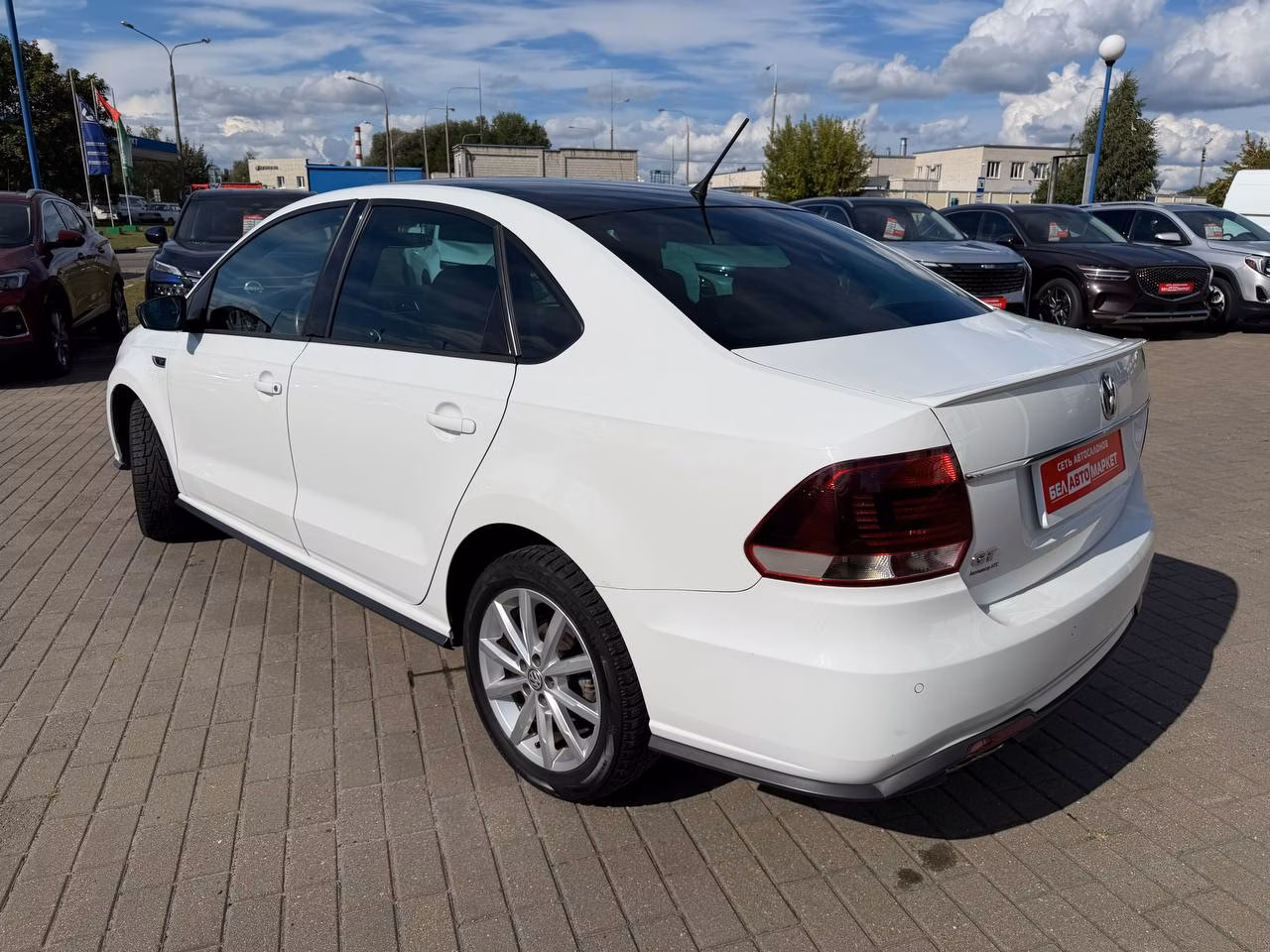 Volkswagen Polo Sedan фото 7