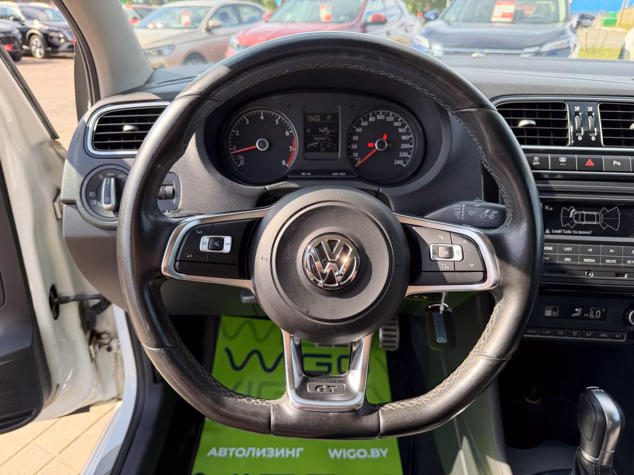 Volkswagen Polo Sedan фото 10