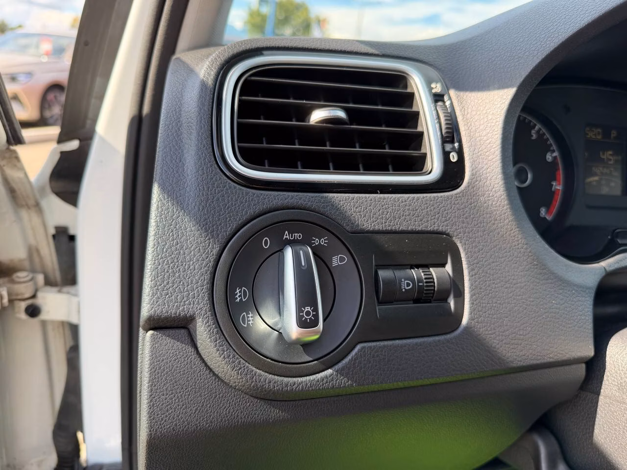 Volkswagen Polo Sedan фото 14