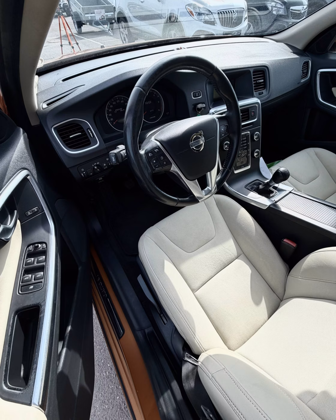 Volvo V60 фото 7