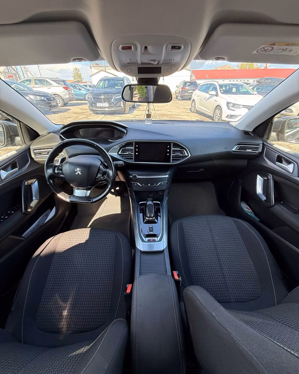 Peugeot 308 фото 9