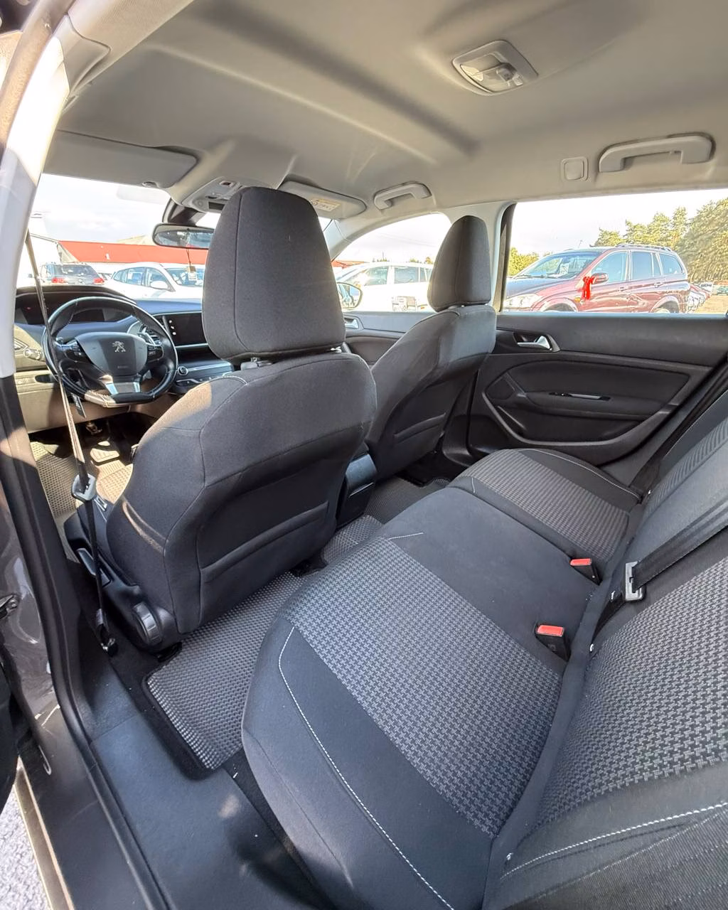 Peugeot 308 фото 11