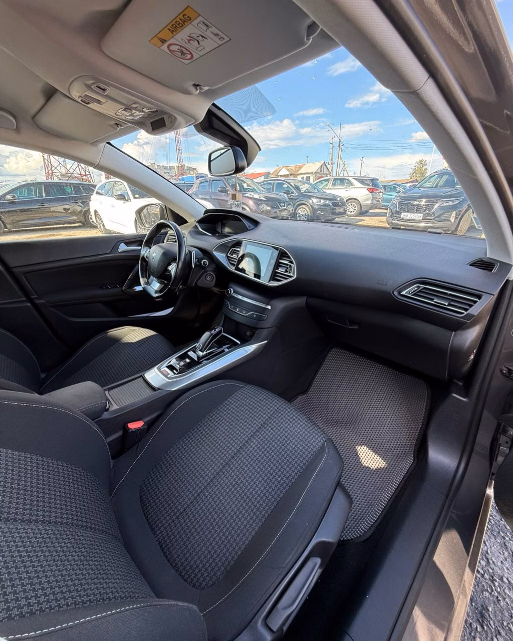 Peugeot 308 фото 12