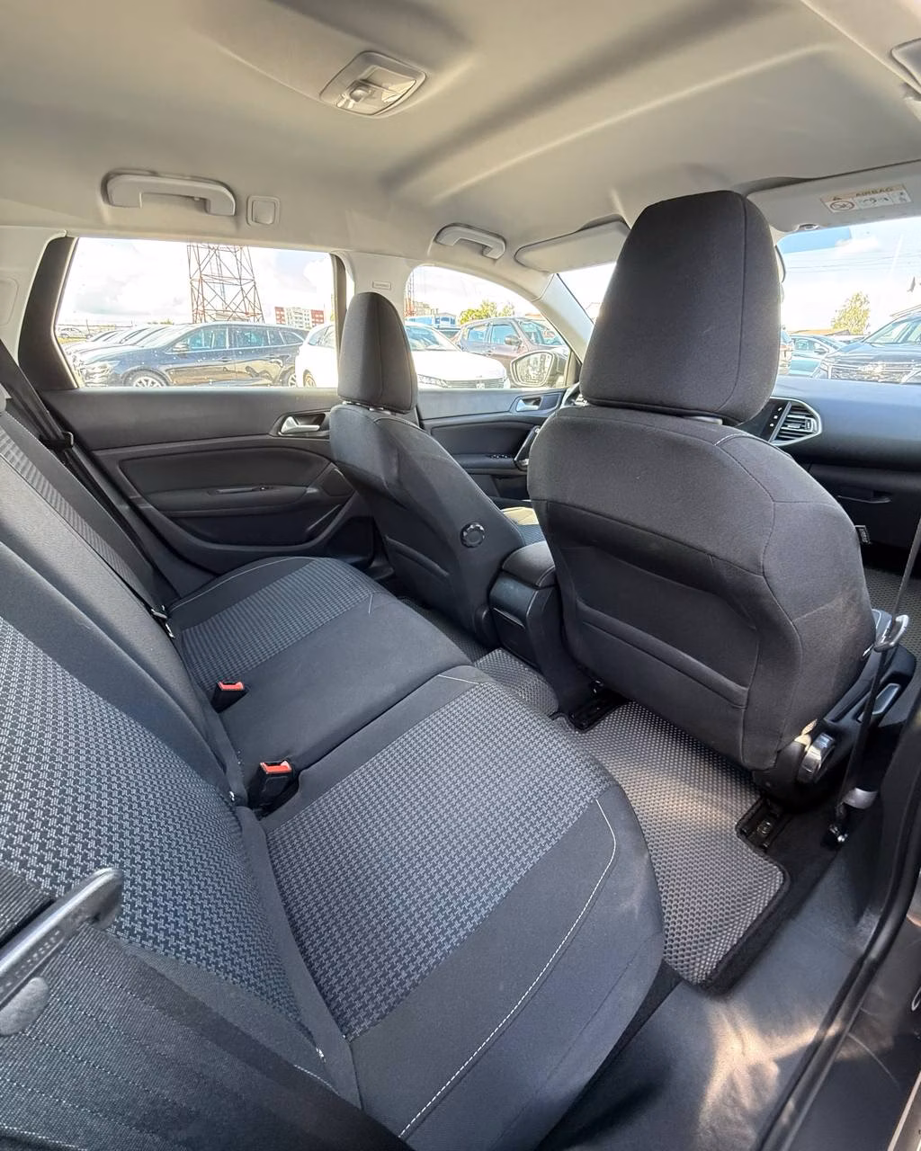 Peugeot 308 фото 13