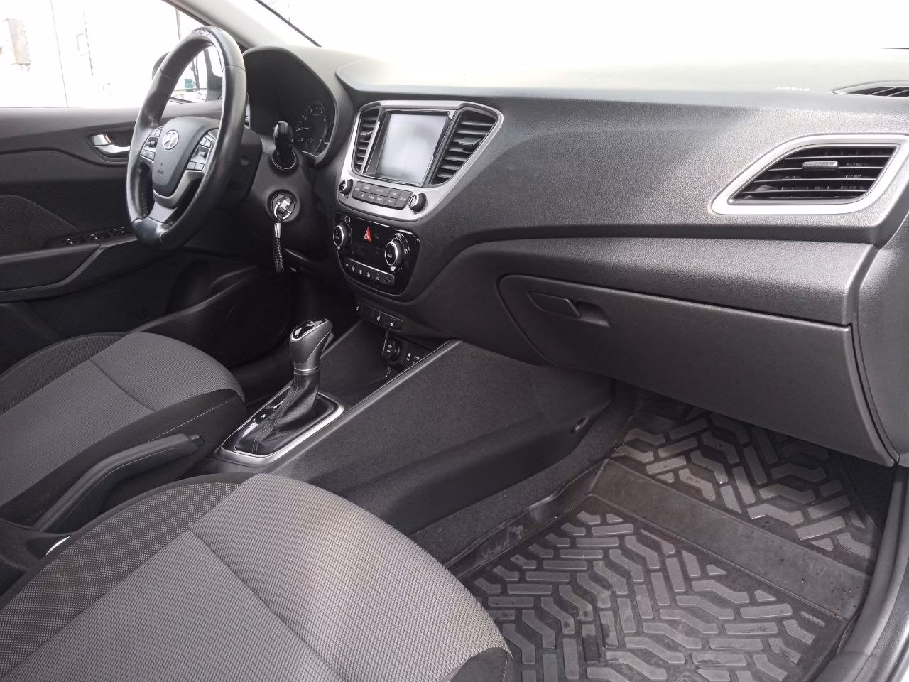 Hyundai Accent фото 14