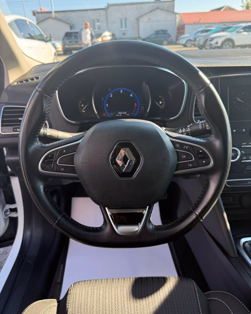 Renault Megane фото 10