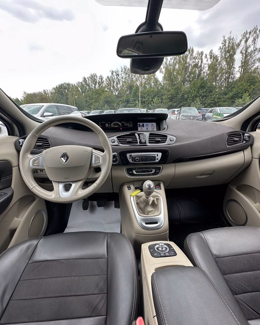 Renault Scenic фото 11