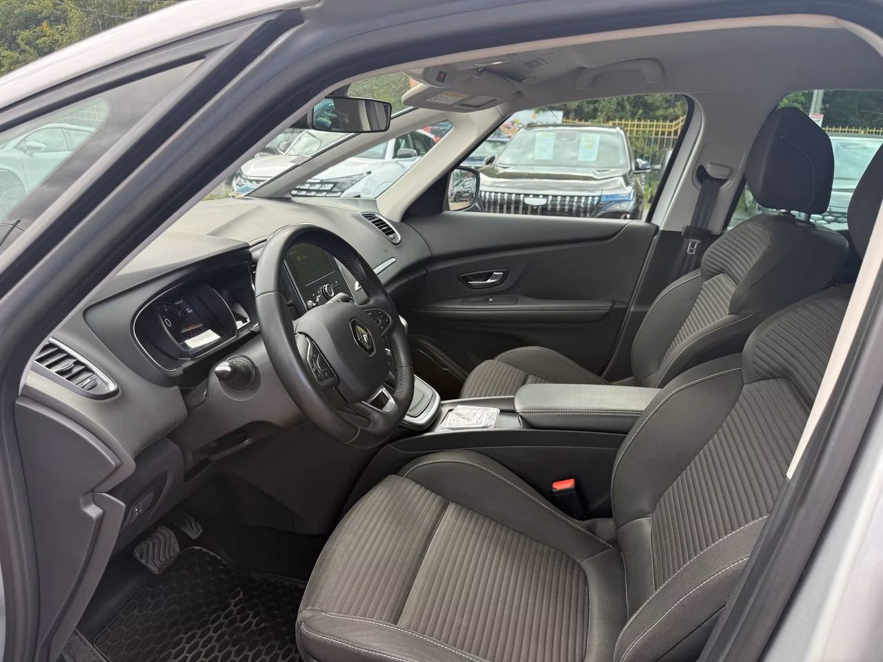 Renault Grand Scenic фото 10