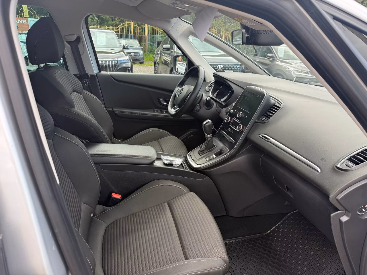 Renault Grand Scenic фото 11