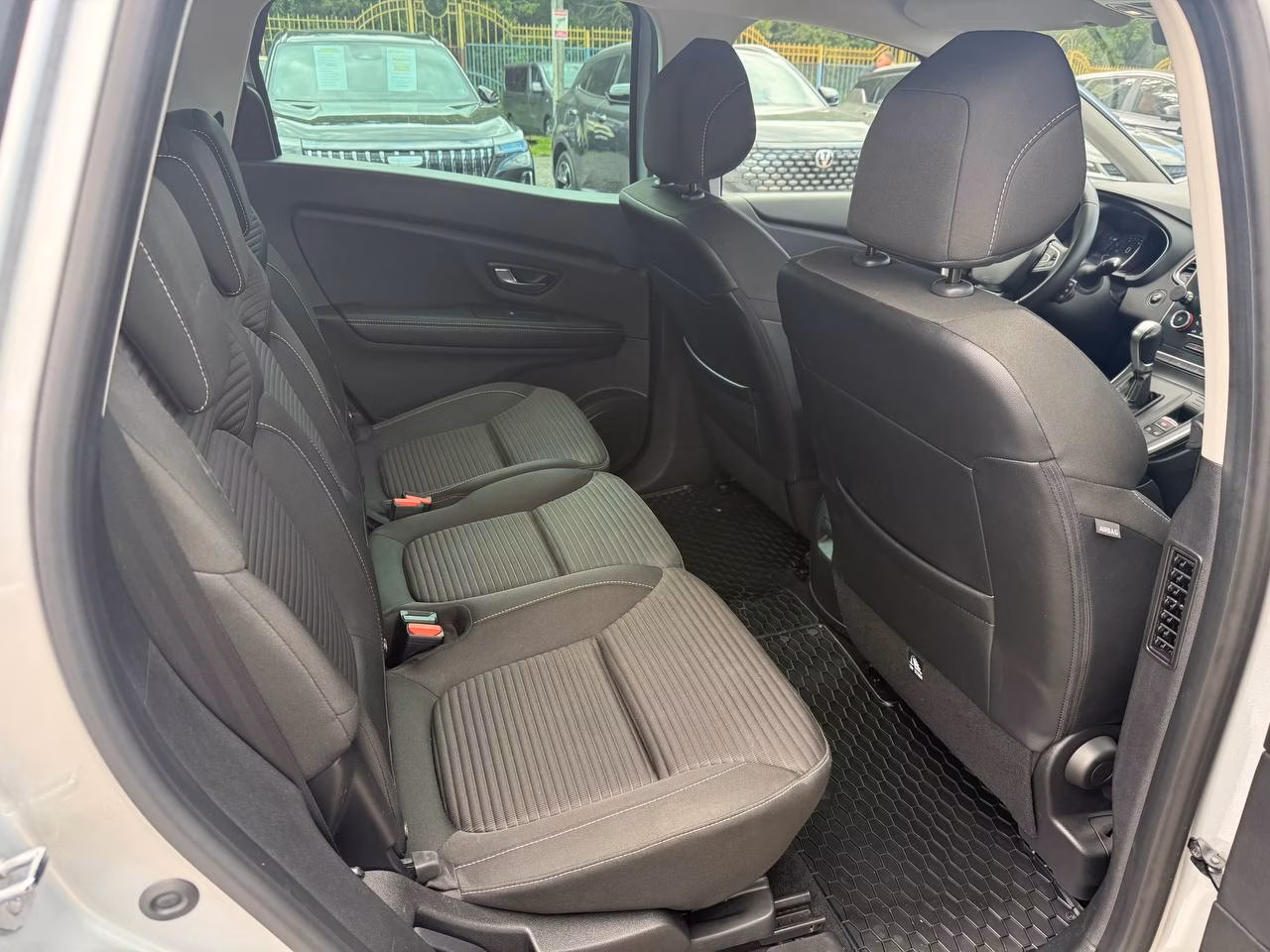 Renault Grand Scenic фото 12