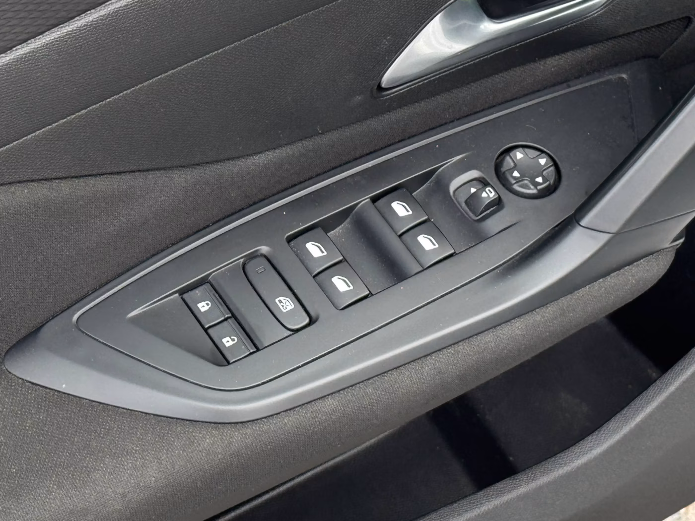 Peugeot 308 фото 9