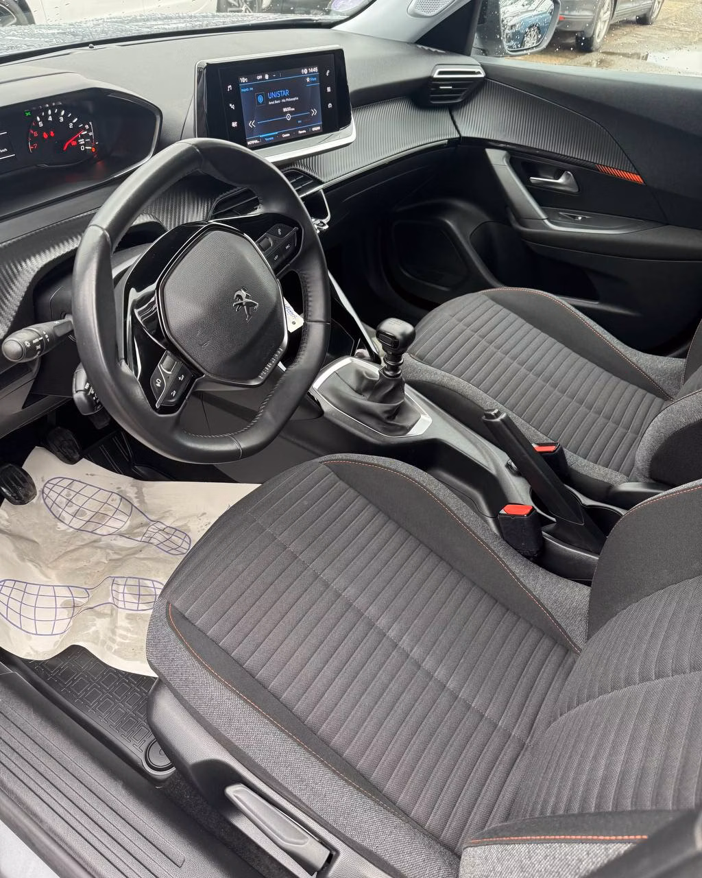Peugeot 2008 фото 10