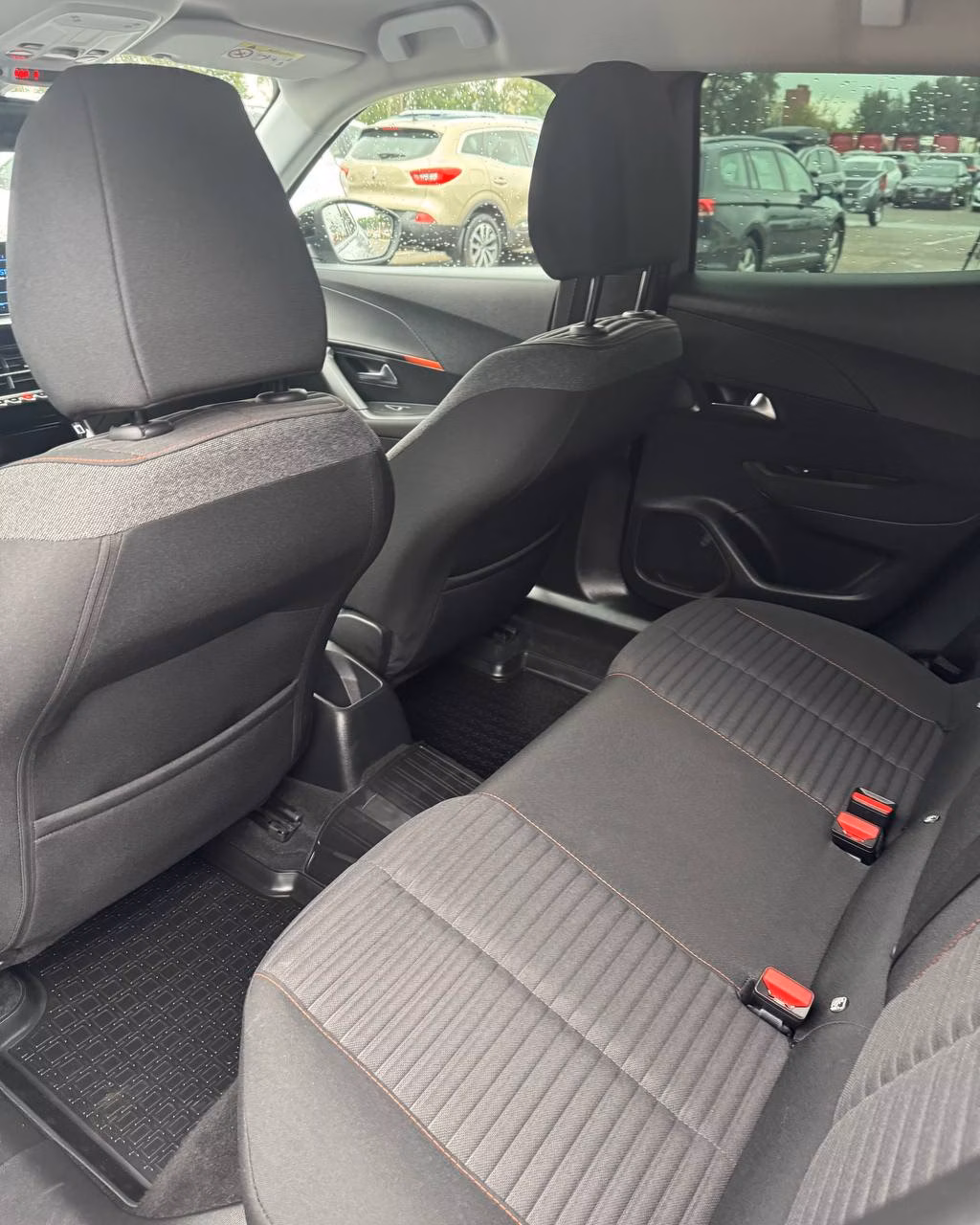 Peugeot 2008 фото 11