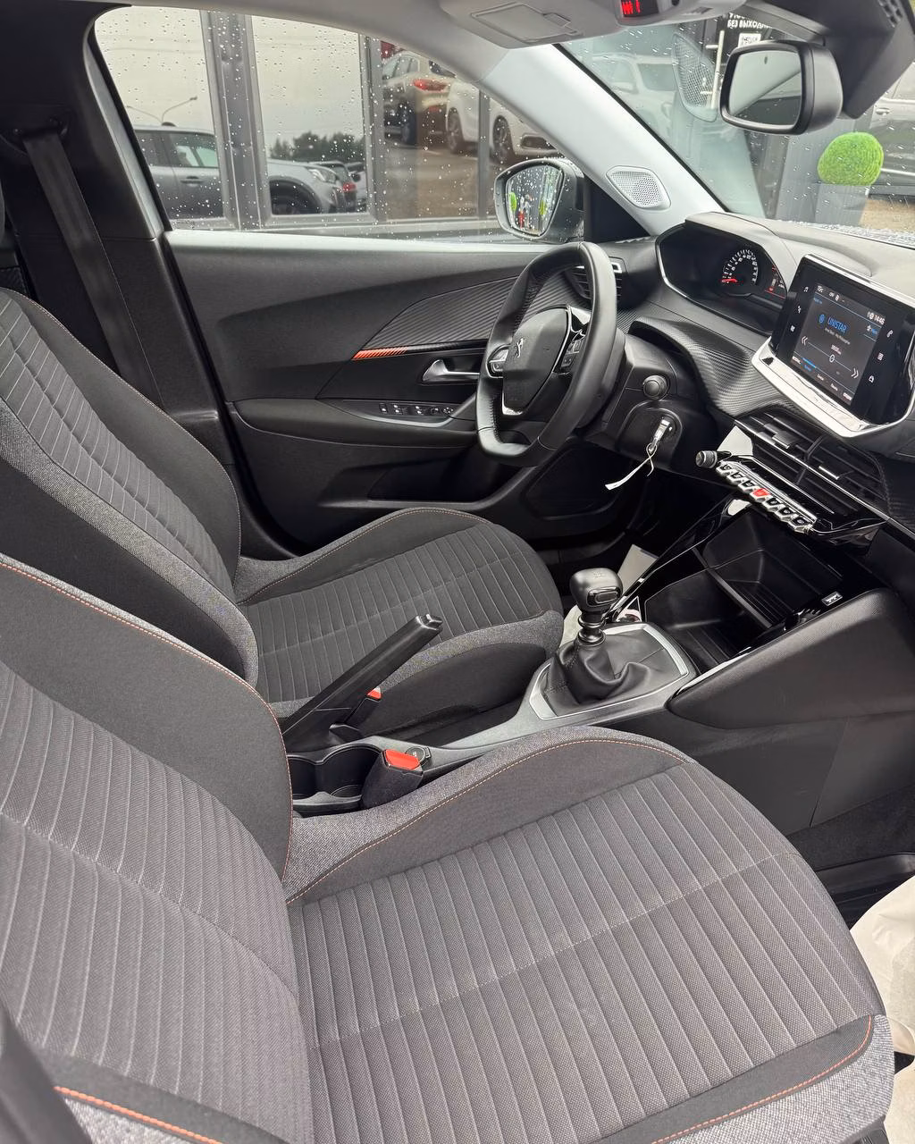 Peugeot 2008 фото 13