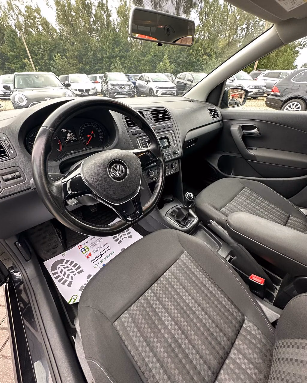 Volkswagen Polo Sedan фото 9