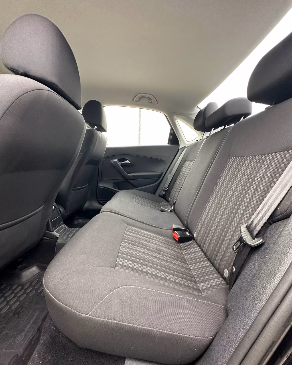 Volkswagen Polo Sedan фото 10
