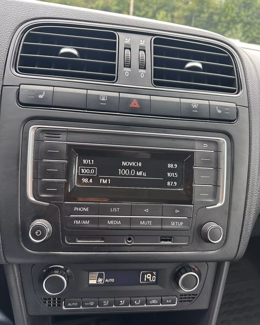 Volkswagen Polo Sedan фото 12